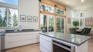 Comfort Cabin | Private kitchen | Full-size fridge, microwave, oven, stovetop