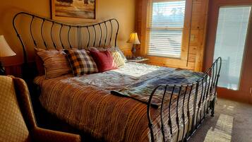 2 bedrooms, iron/ironing board, travel cot, free WiFi