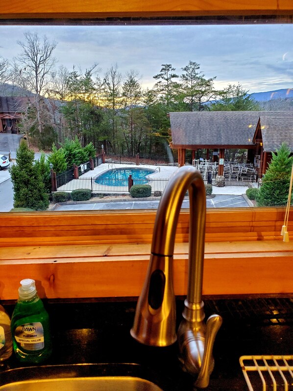 Interior - Log cabin with full resort amenities 1/2 mile from the Pigeon Forge Parkway (Pigeon Forge)