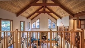 Cabin | Living area - Scenic Wonders Blue Sky Lodge 3 Bedrooms (Yosemite National Park)