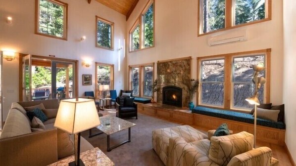 Cabin | Living room | Flat-screen TV, fireplace, DVD player - Scenic Wonders Blue Sky Lodge 3 Bedrooms (Yosemite National Park)