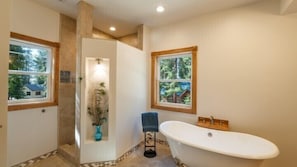 Cabin | Bathroom - Scenic Wonders Blue Sky Lodge 3 Bedrooms (Yosemite National Park)