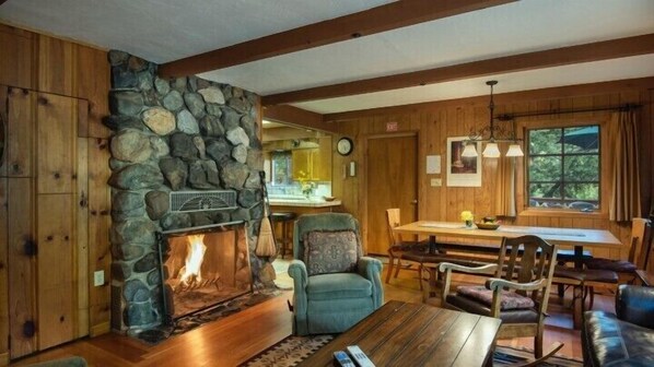 Cabin, 5 Bedrooms | Living room | TV, fireplace, DVD player, table tennis - Scenic Wonders Bassett Cabin 5 Bedrooms (Yosemite National Park)