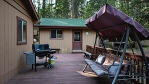 BBQ/picnic Area - Scenic Wonders Bassett Cabin 5 Bedrooms (Yosemite National Park)
