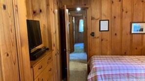 Room - Yosemite Scenic Wonders Along the River (Yosemite National Park)