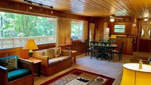 Living area - Yosemite Scenic Wonders Along the River (Yosemite National Park)