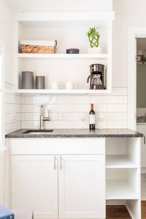 Unclassified image, 4 of 46, button