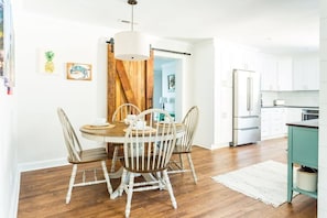 Dining - Backyard oasis w/ HOT TUB, near downtown, beach & boat landing (Charleston)