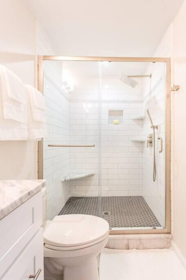 Shower, free toiletries, hair dryer