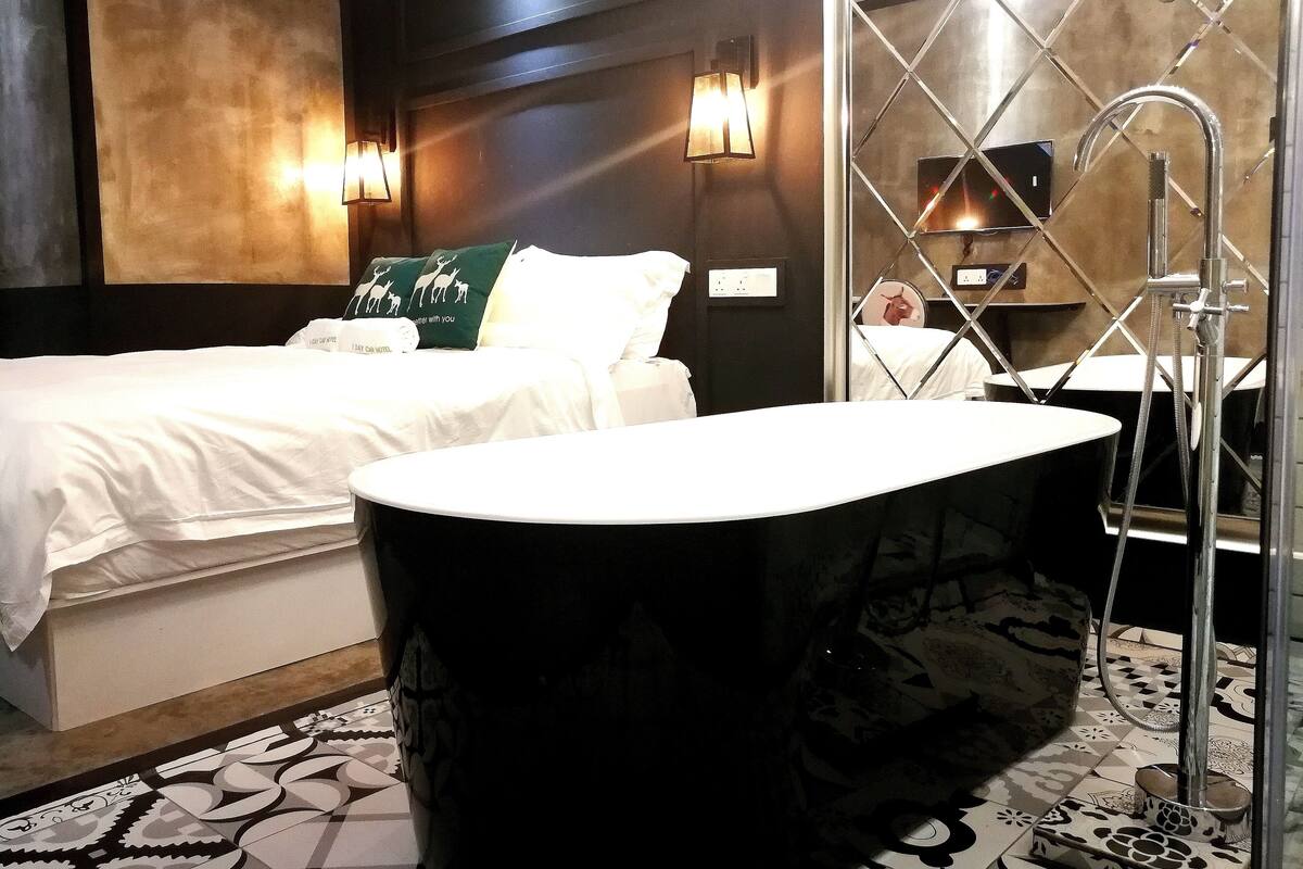 Quarto superluxo (Deluxe) | Escrivaninha, cortinas blackout, ferros/tábuas de passar roupa