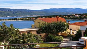 Property grounds - Holiday flat with terrace and sea view (Šilo)