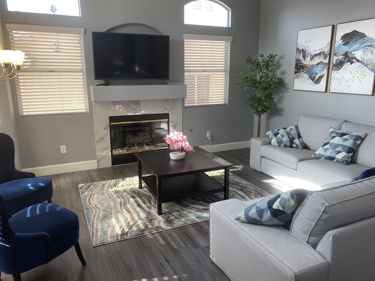 The Home Features: Pool, Hot Tub And Pool Table. Str19-00109 - Henderson, NV