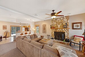 TV, fireplace - Cozy home moments from waterpark with large deck, private hot tub, & AC (Tannersville)