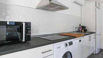 Frigorífico, horno y lavavajillas