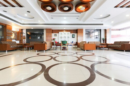 Capital O 62303 Hotel Apna Palace