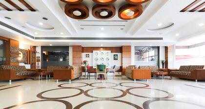 Capital O 62303 Hotel Apna Palace