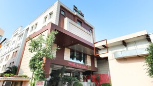 Unclassified image, 3 of 33, button - Capital O 62303 Hotel Apna Palace (Indore)