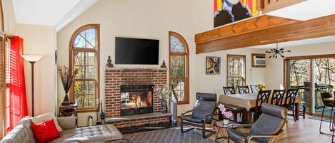 Smart TV, fireplace, stereo