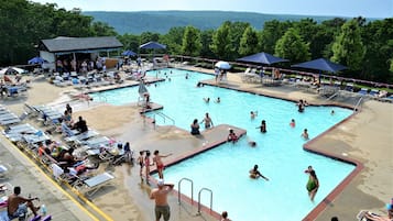 Piscine couverte, piscine extérieure