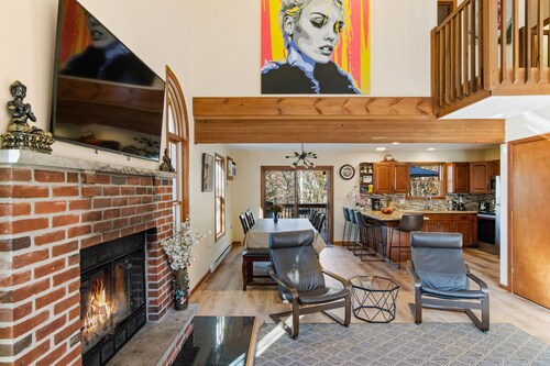 Cozy Creekfront House with Sauna