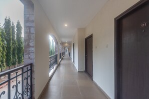Interior - Capital O 66140 Discover Resorts - Holiday Resort Near Mumbai & Pune (Karjat)