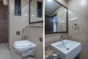 Bathroom - Capital O 66140 Discover Resorts - Holiday Resort Near Mumbai & Pune (Karjat)