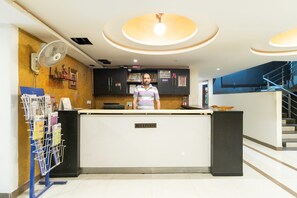 Lobby - Capital O 65402 Hotel Laxmi Inn (Dahod)