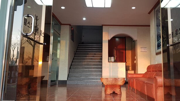 Gambar tidak terklasifikasi, 1 dari 12, tombol