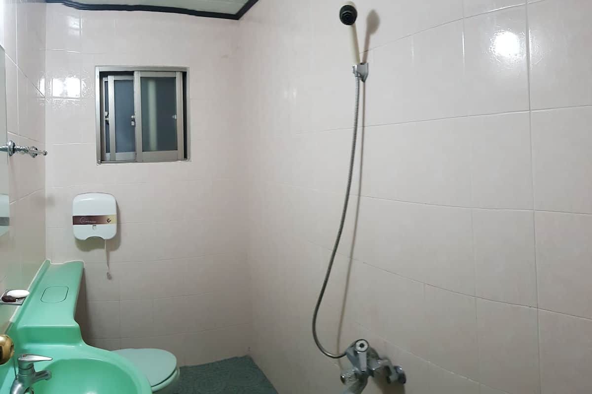 deluxe ondol room | bathroom | shower, free toiletries, hair dryer, towels