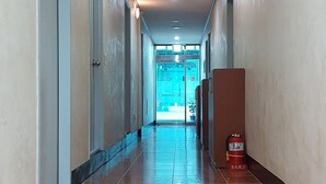 Gambar tidak terklasifikasi, 5 dari 12, tombol