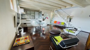 TV - Arena Deluxe - Duplex apartment with Arena view (Verona)
