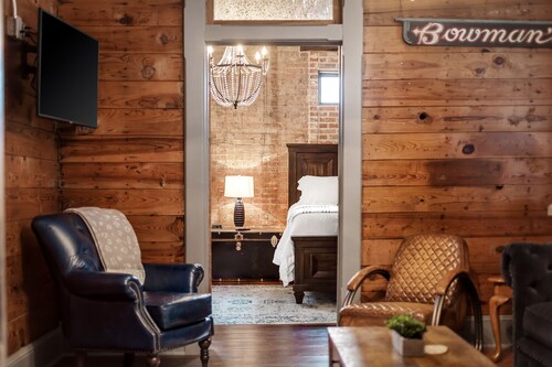 Historic Downtown condo just blocks from the courthouse