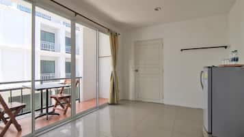 Standard Twin Room | Desk, free WiFi, bed sheets