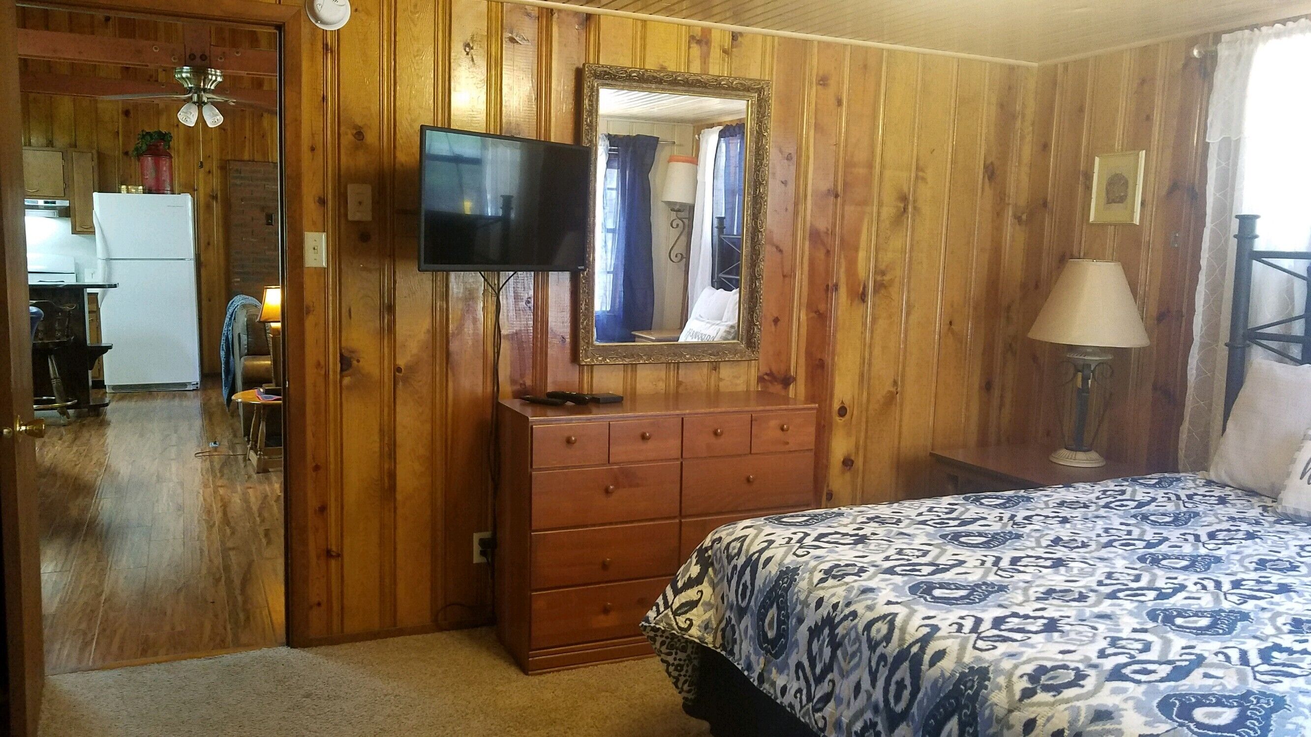 2 slaapkamers, een strijkplank/strijkijzer, gratis wifi, beddengoed