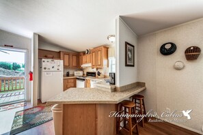 Fridge, microwave, oven, stovetop - Redman! A single level, cozy cabin on a hill with a direct view of the Ruidoso Downs Racetrack! (Ruidoso Downs)