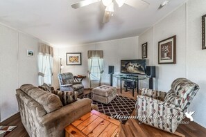 TV, fireplace, DVD player - Redman! A single level, cozy cabin on a hill with a direct view of the Ruidoso Downs Racetrack! (Ruidoso Downs)