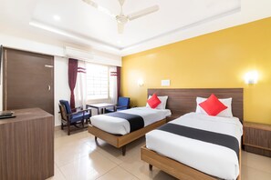 Free minibar - Capital O 63523 Hotel Palika (Hassan)