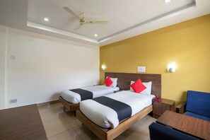 Free minibar - Capital O 63523 Hotel Palika (Hassan)