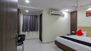 Room - Capital O 49632 Mkr Regency (Tadepalle)
