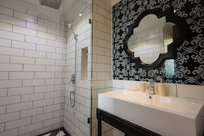 Standard Studio | Bathroom sink - Venetian Signature by GrandisVillas (Pattaya)