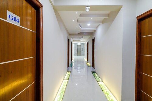 Capital O 64521 Emora Hotel And Suites