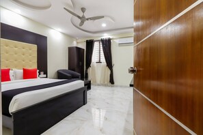 Room - Capital O 64521 Emora Hotel And Suites (Bengaluru)