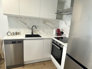 Fridge, microwave, oven, coffee/tea maker - Beach Apartment IV - Coeur de Pla (castelldefels)