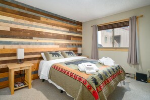 1 dormitorio, colchones viscoelásticos, tabla de planchar con plancha