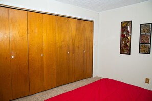 4 bedrooms, in-room safe, iron/ironing board, free WiFi