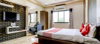 OYO 62432 Saarah Hotel