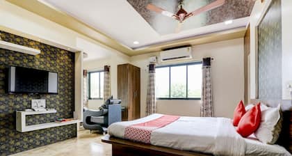 OYO 62432 Saarah Hotel