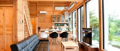 Private Vacation Home | Living area | Flat-screen TV