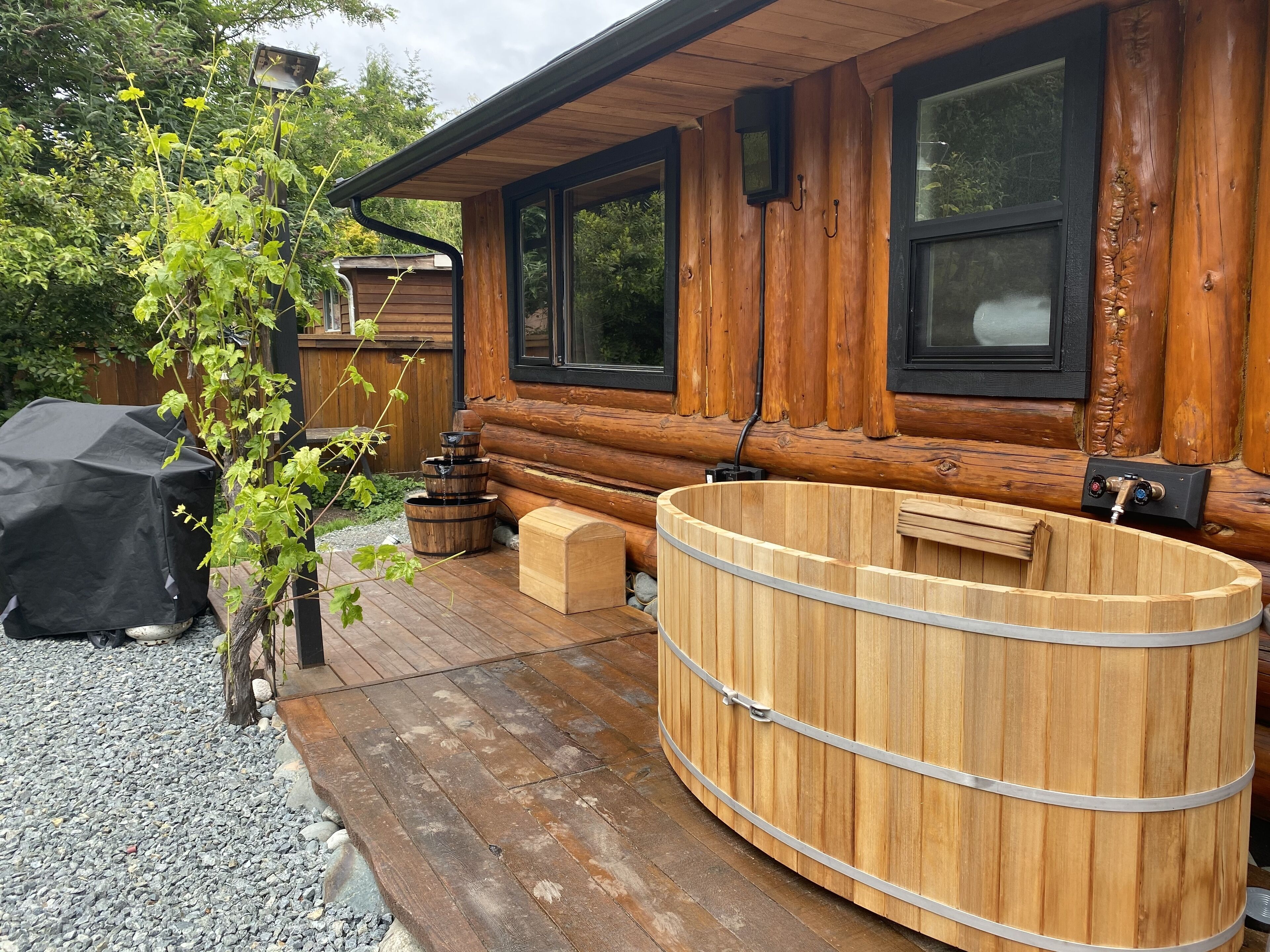 Outdoor spa tub