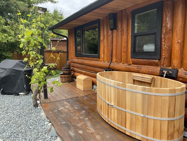 مغطس سبا خارجي